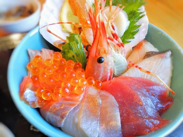 横濱魚萬 新横浜駅前店｜海鮮居酒屋OPEN