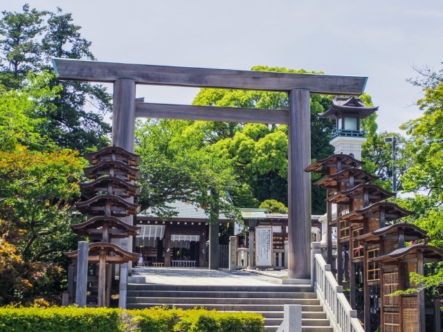 伊勢山皇大神宮 初詣｜混雑状況・参拝時間・屋台はいつまで？駐車場・御朱印・アクセス完全ガイド